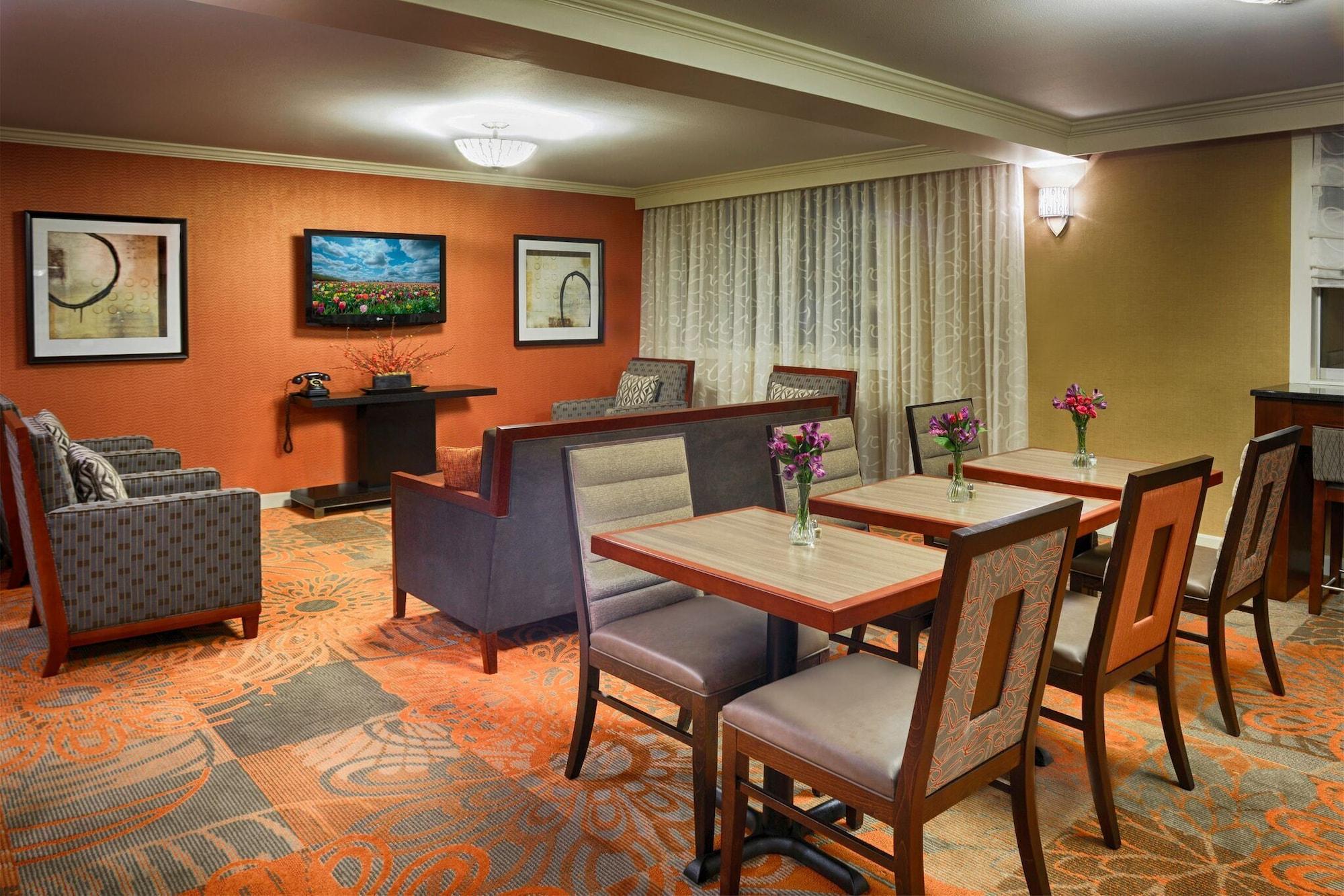 Doubletree By Hilton Norwalk Hotel Eksteriør billede