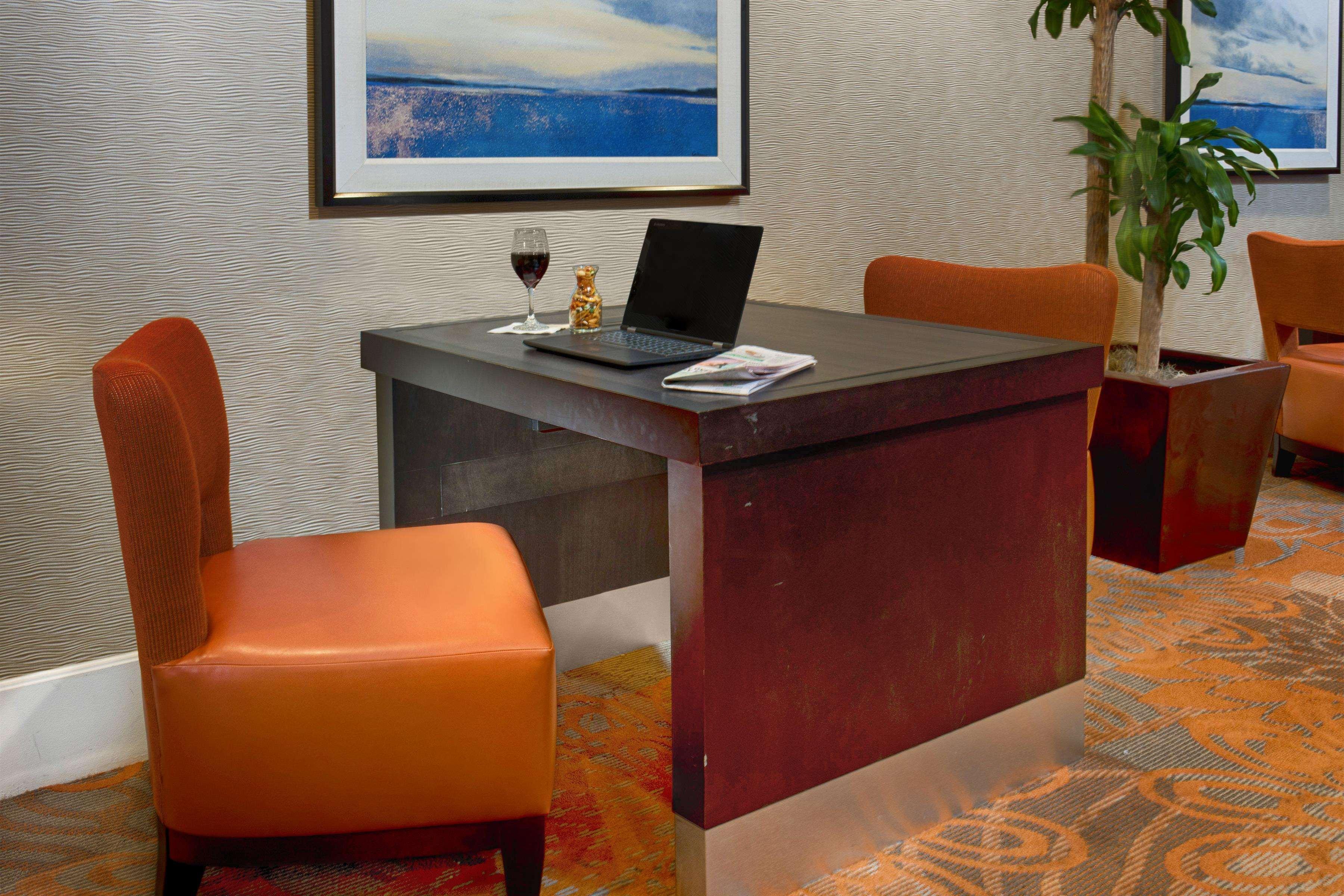 Doubletree By Hilton Norwalk Hotel Eksteriør billede