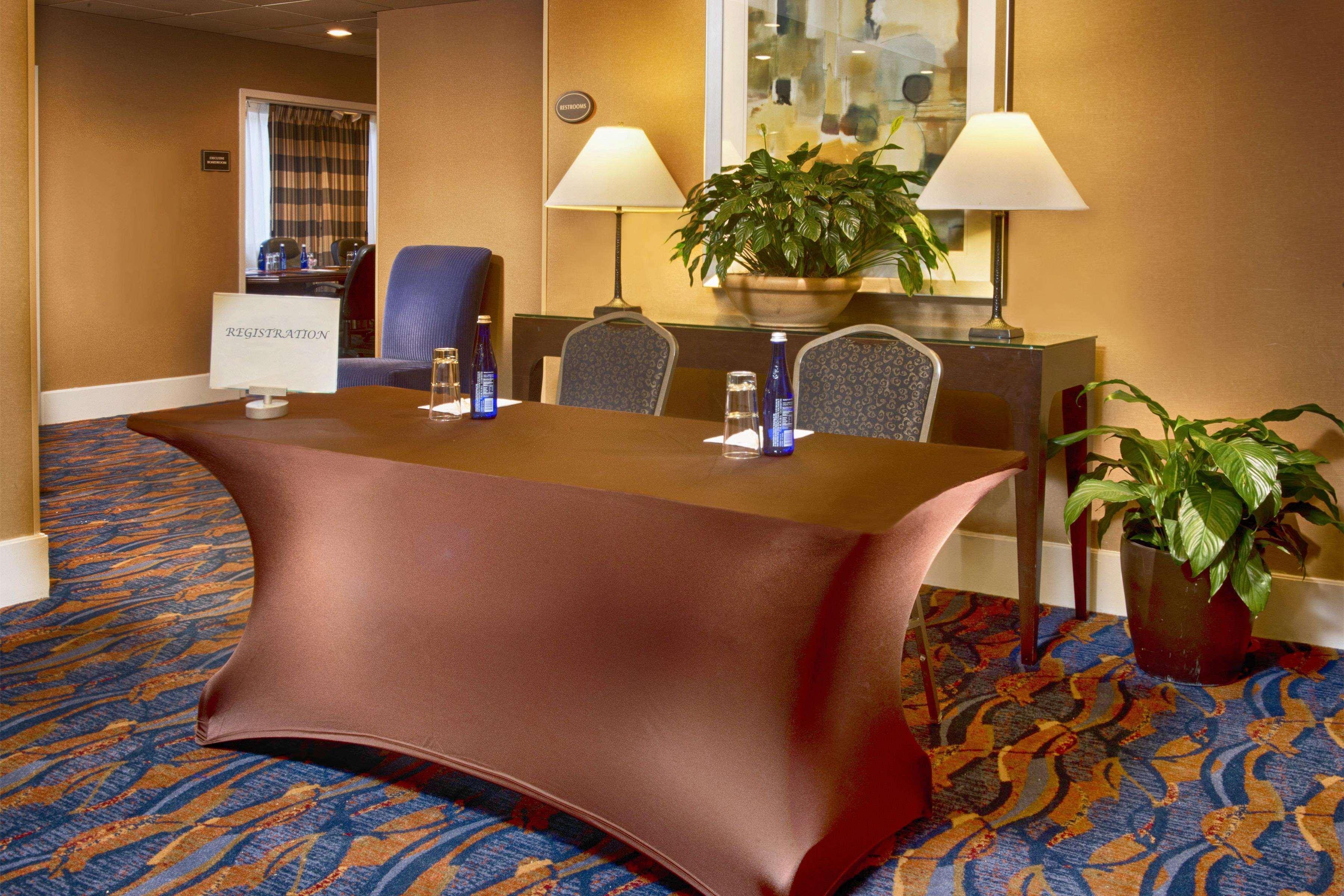 Doubletree By Hilton Norwalk Hotel Eksteriør billede