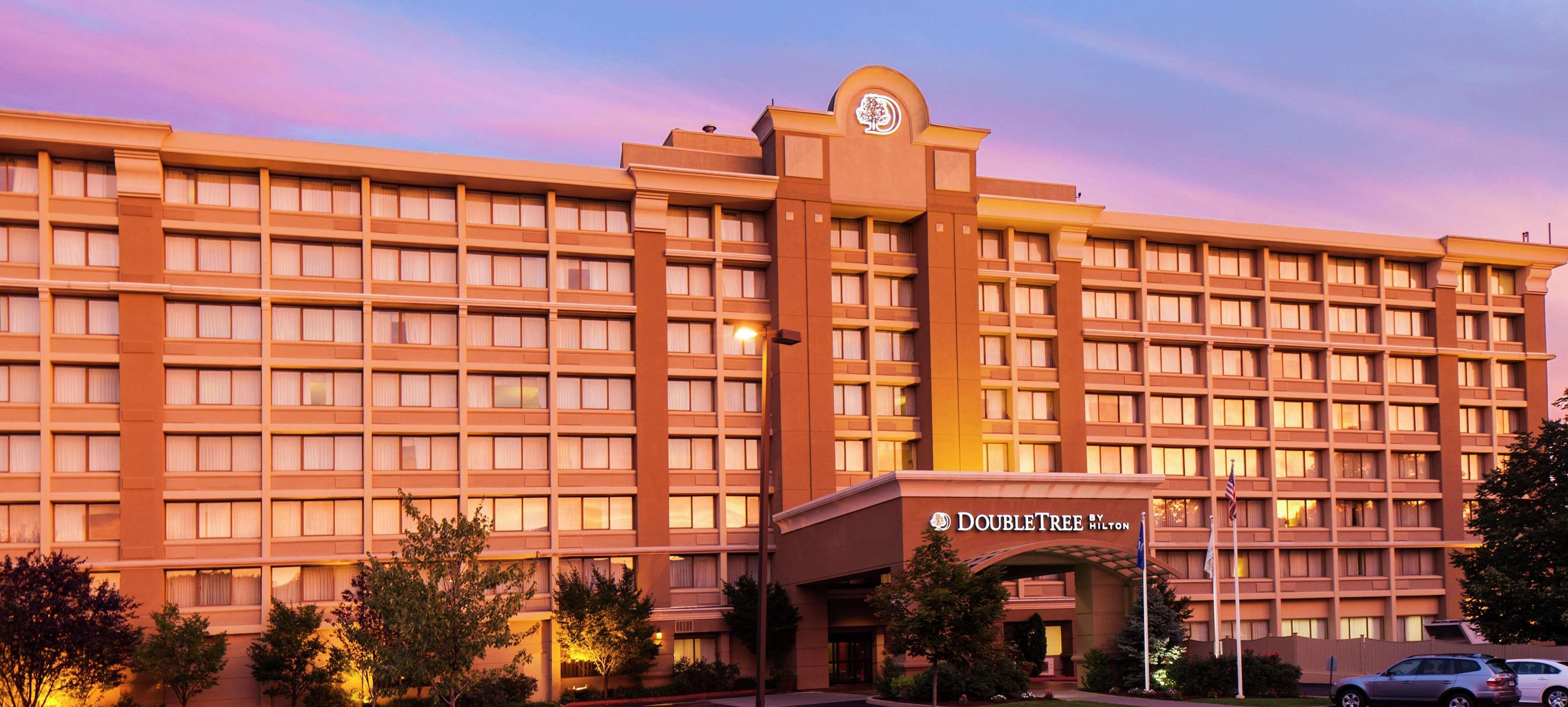 Doubletree By Hilton Norwalk Hotel Eksteriør billede